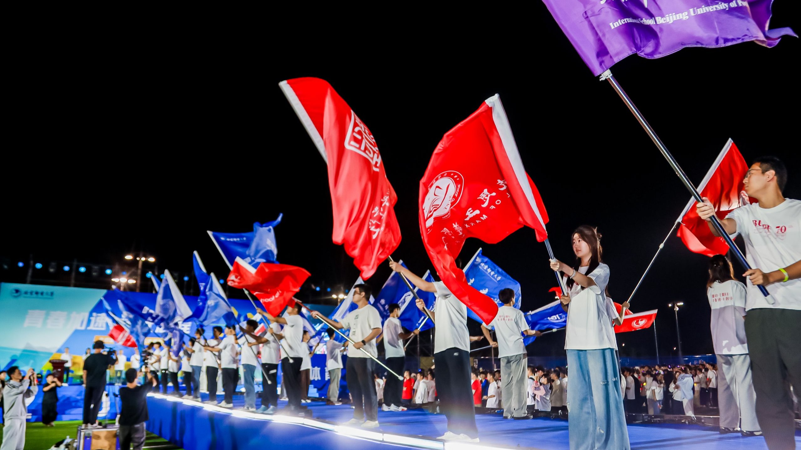 开云体育入口-EDG绝杀TES，Zeus关键团战开团秒人强强对话四强赛，点燃全场激情的简单介绍