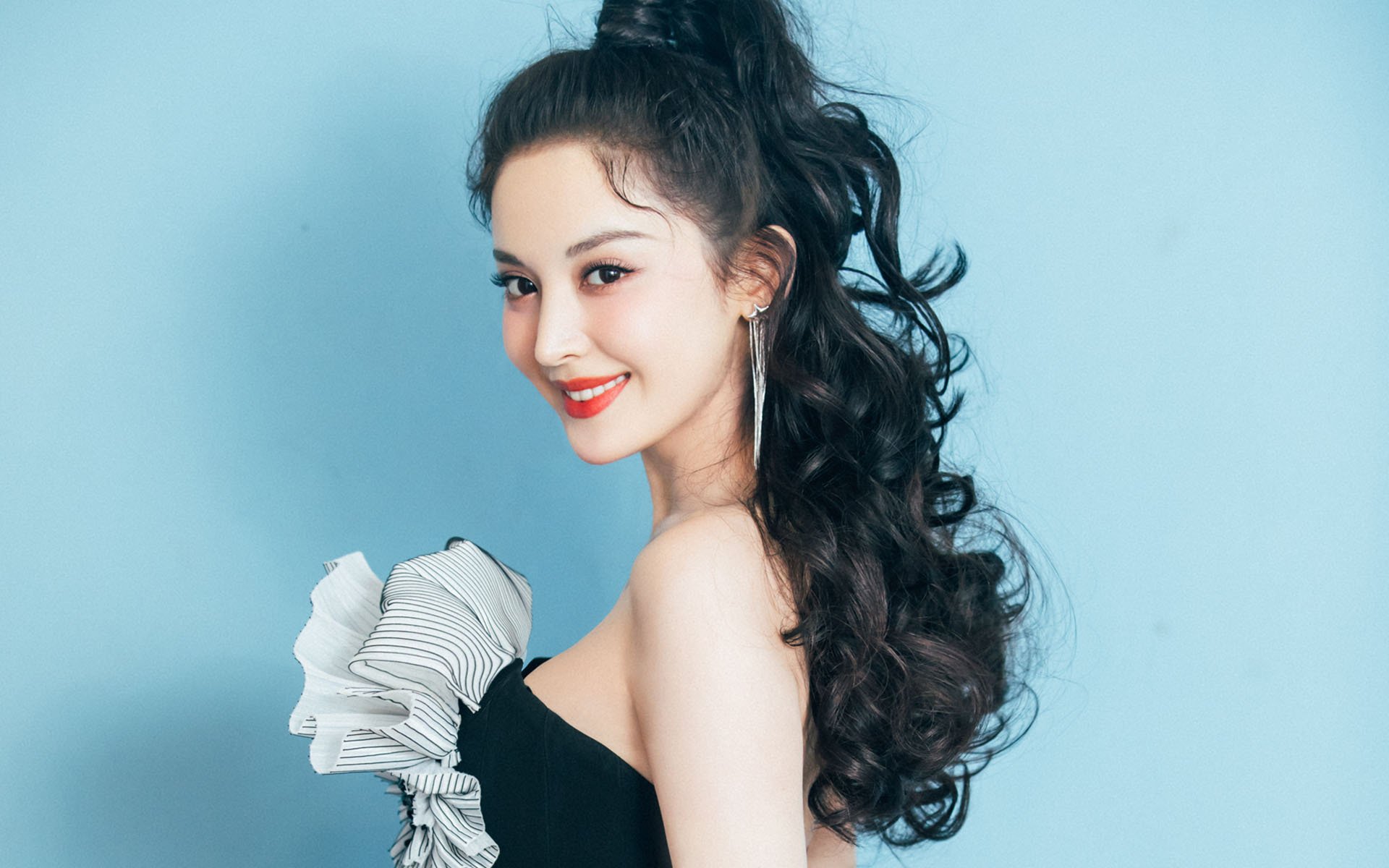 开云-锡安打碎绿军金身！末节19分逆转宿敌，他用钢铁之躯重写联盟第一之战