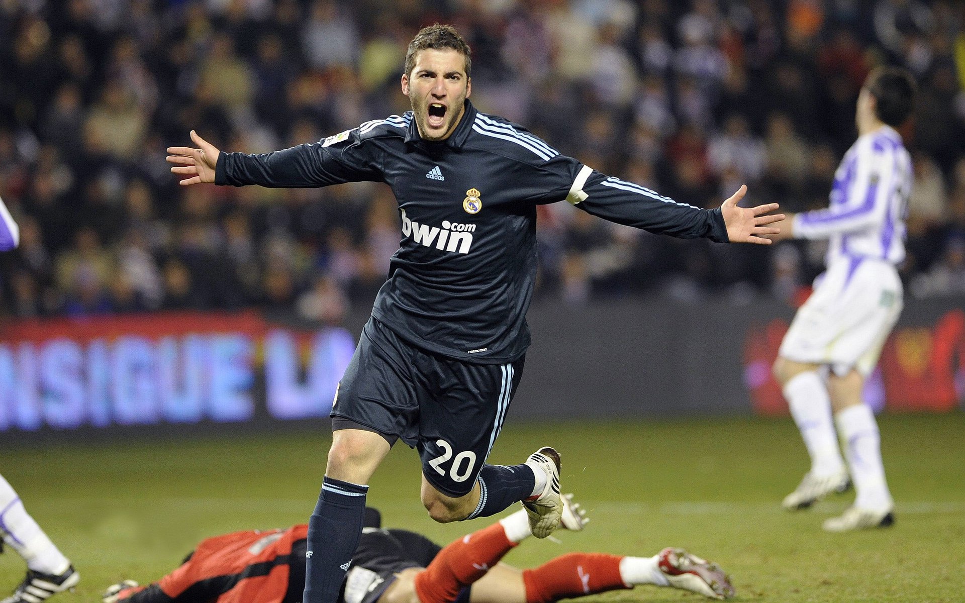 若日尼奥大师级演出！法国对阵莱比锡红牛一役，中场魔术师如何主宰赛场？