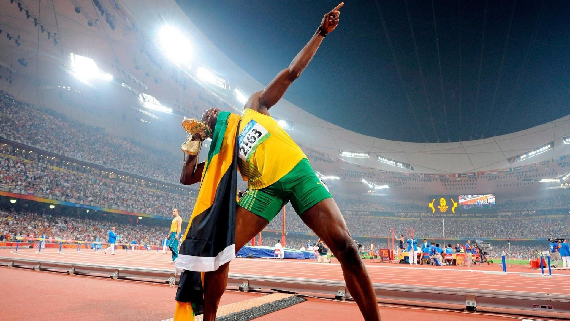 开云-雷霆青春风暴席卷汽车城，当英格拉姆在F1赛道超车夺冠，竞技场上的接管艺术